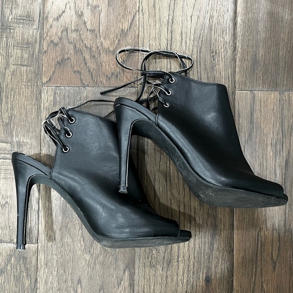 Wild Diva Size 7 Peep Toe Heels with Tie Ups - Picture 8 of 8